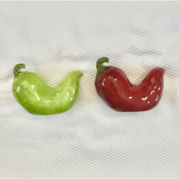 Certified International CIC La Vida Chili Pepper Figural Salt and Pepper Shakers - Picture 9 of 12